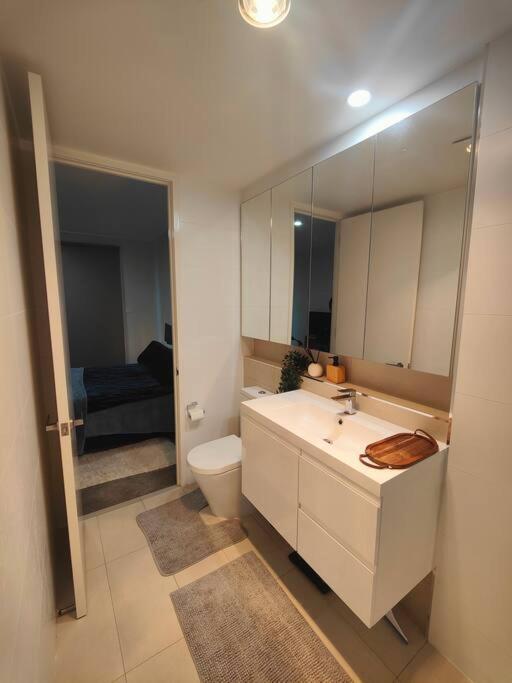 Lakeside Apartment, Walking Distance To Foreshore Kingston Экстерьер фото