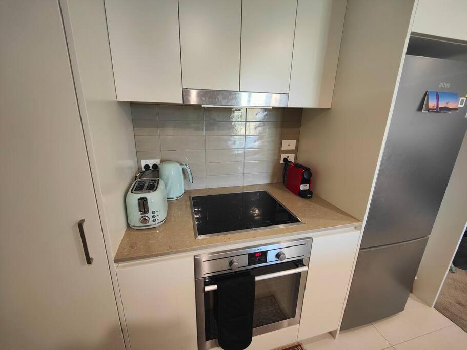 Lakeside Apartment, Walking Distance To Foreshore Kingston Экстерьер фото
